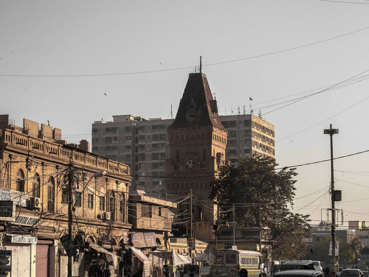 Karachi shehar ka manzar, woh market jise Codekaar serve karta hai