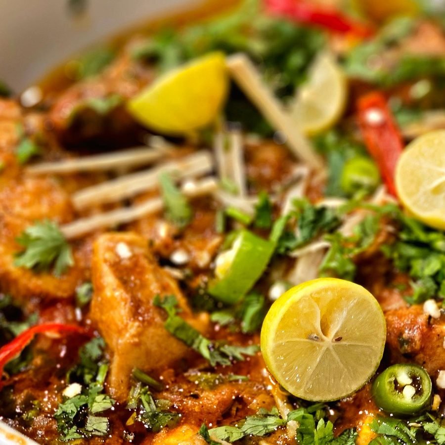 Spicy grilled chicken with lime and herbs